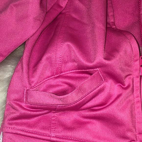 Girls’ size 4 Adidas classic tracksuit - Picture 4 of 10